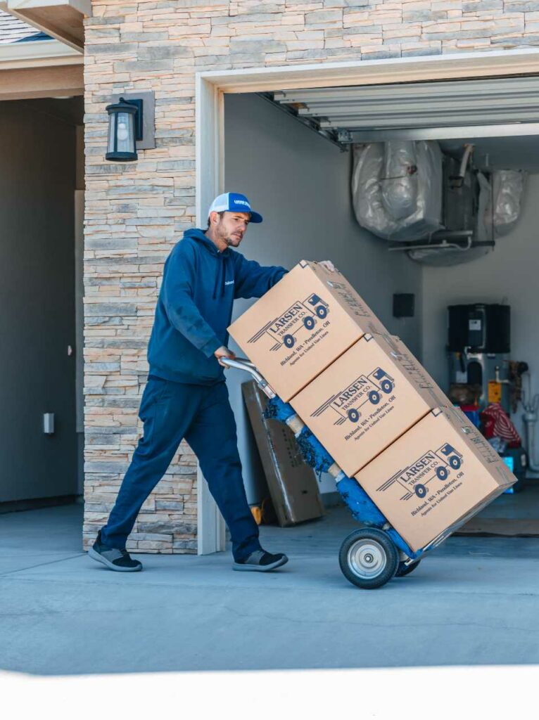 Larsen Transfer staff moving boxes best movers near me